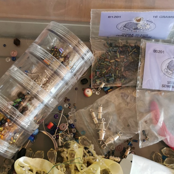 Craft box with jewelry making tools, beads and fun fabric - Picture 4 of 6